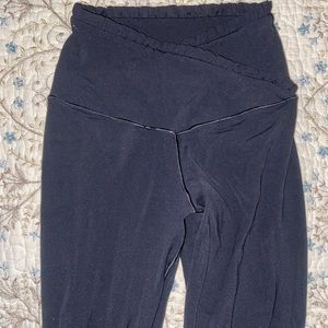 ARIE offline black leggings v cut frill top S